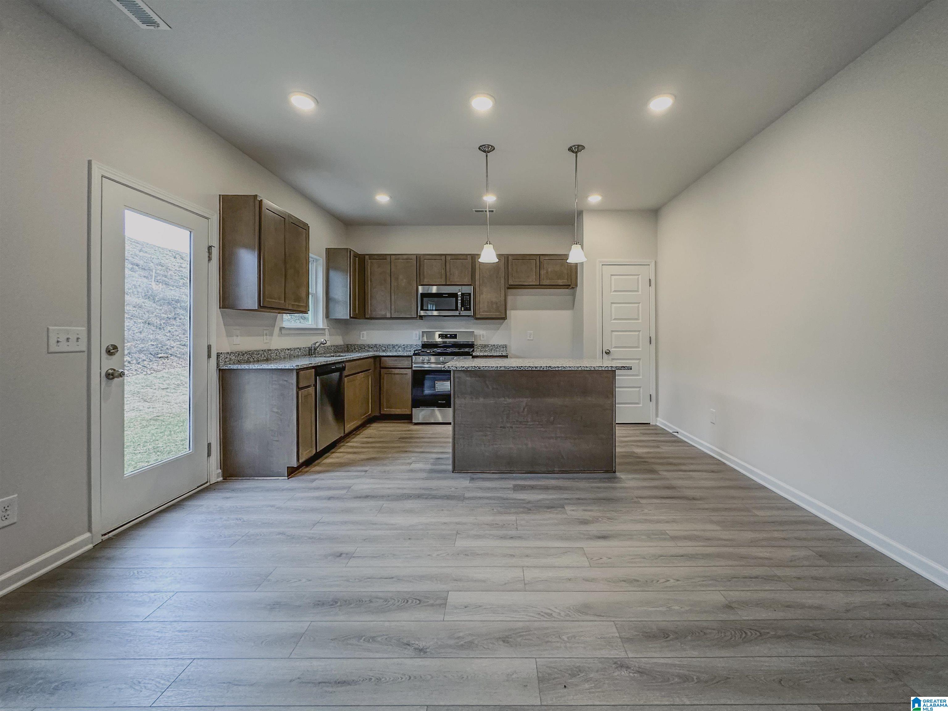 2037 Vly Run Leeds, AL 35094 - Photo 5 of 28