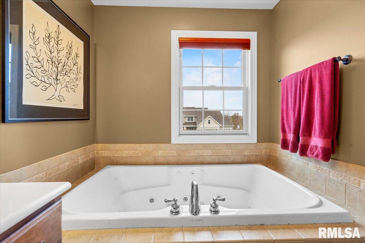 5423 Hugo Road Bettendorf, IA 52722 - Photo 23 of 49 Gallery Image 23