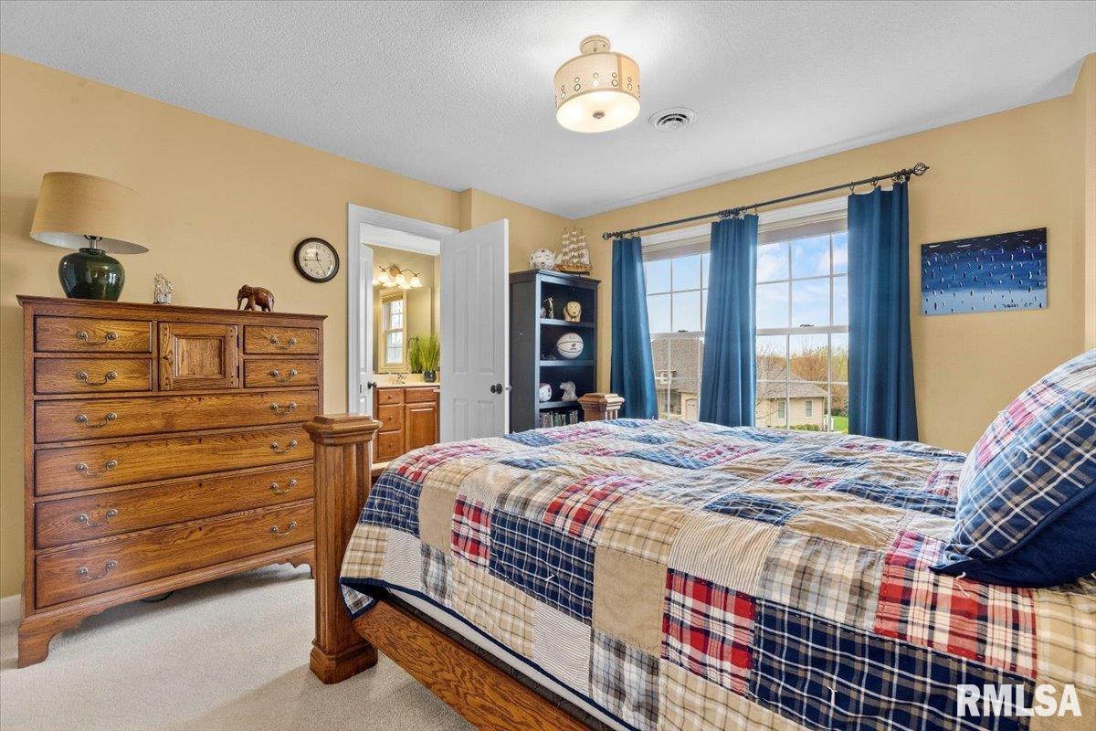 5423 Hugo Road Bettendorf, IA 52722 - Photo 33 of 49 Gallery Image 33
