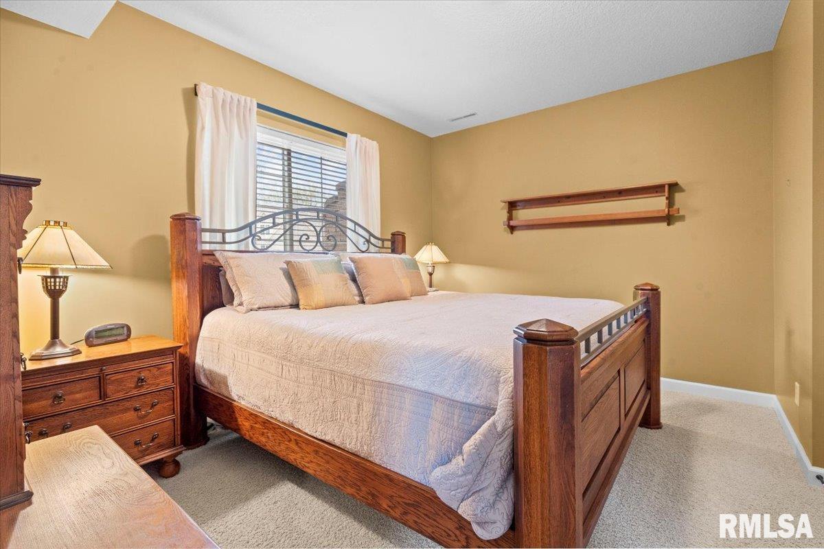 5423 Hugo Road Bettendorf, IA 52722 - Photo 36 of 49 Gallery Image 36