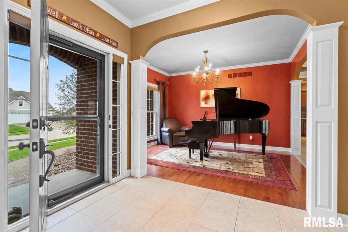 5423 Hugo Road Bettendorf, IA 52722 - Photo 6 of 49 Gallery Image 6