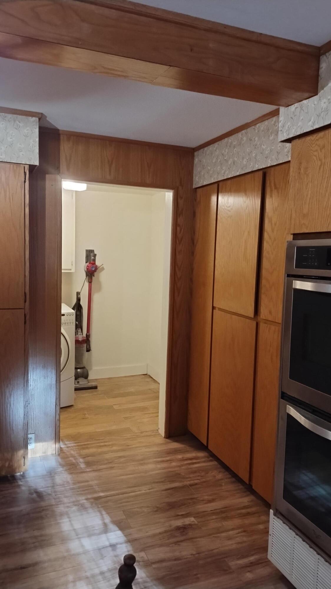 594 Loop Drive Springville, CA 93265 - Photo 23 of 68 24-Looking towards door to laundry and h