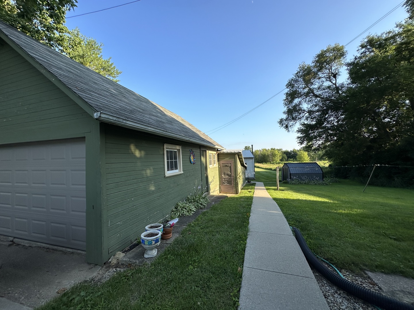 15445 Lincoln Road Morrison, IL 61270 - Photo 3 of 29 a front view of a house with garden