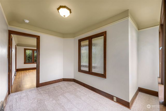 a view of empty room with front door