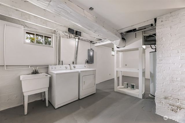 an empty room with a empty space