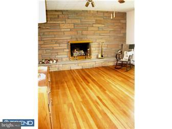 494 Cherry Tree Road Aston, PA 19014 - Photo 6 of 12 Living Room