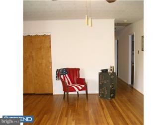 494 Cherry Tree Road Aston, PA 19014 - Photo 10 of 12 Living Room