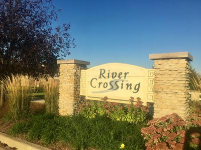 a sign of golf club on a wall