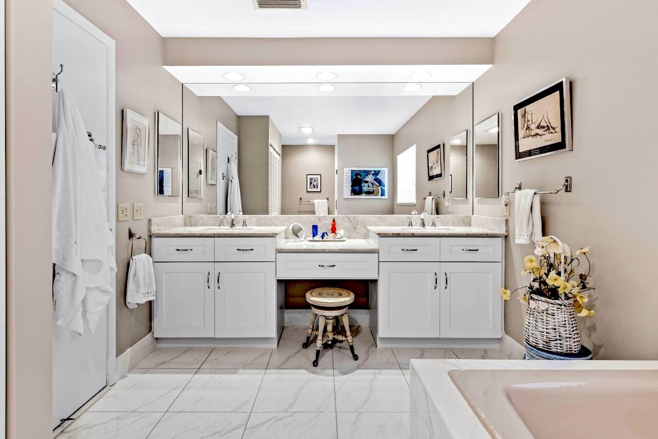 19 Glens Drive West Boynton Beach, FL 33436 - Photo 28 of 69 Primary Bath