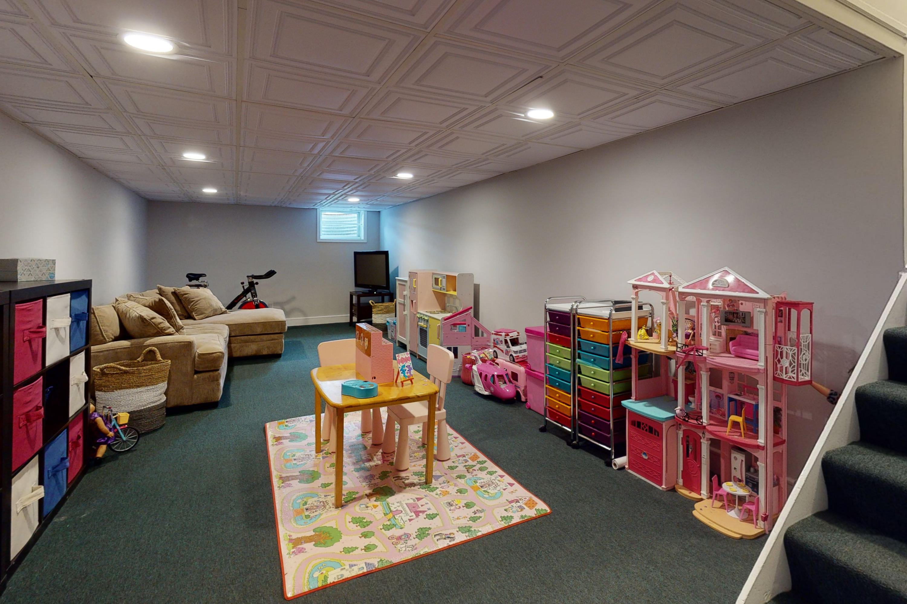 16 Barringer Road Darien, CT 06820 - Photo 38 of 43 a room with furniture and a table