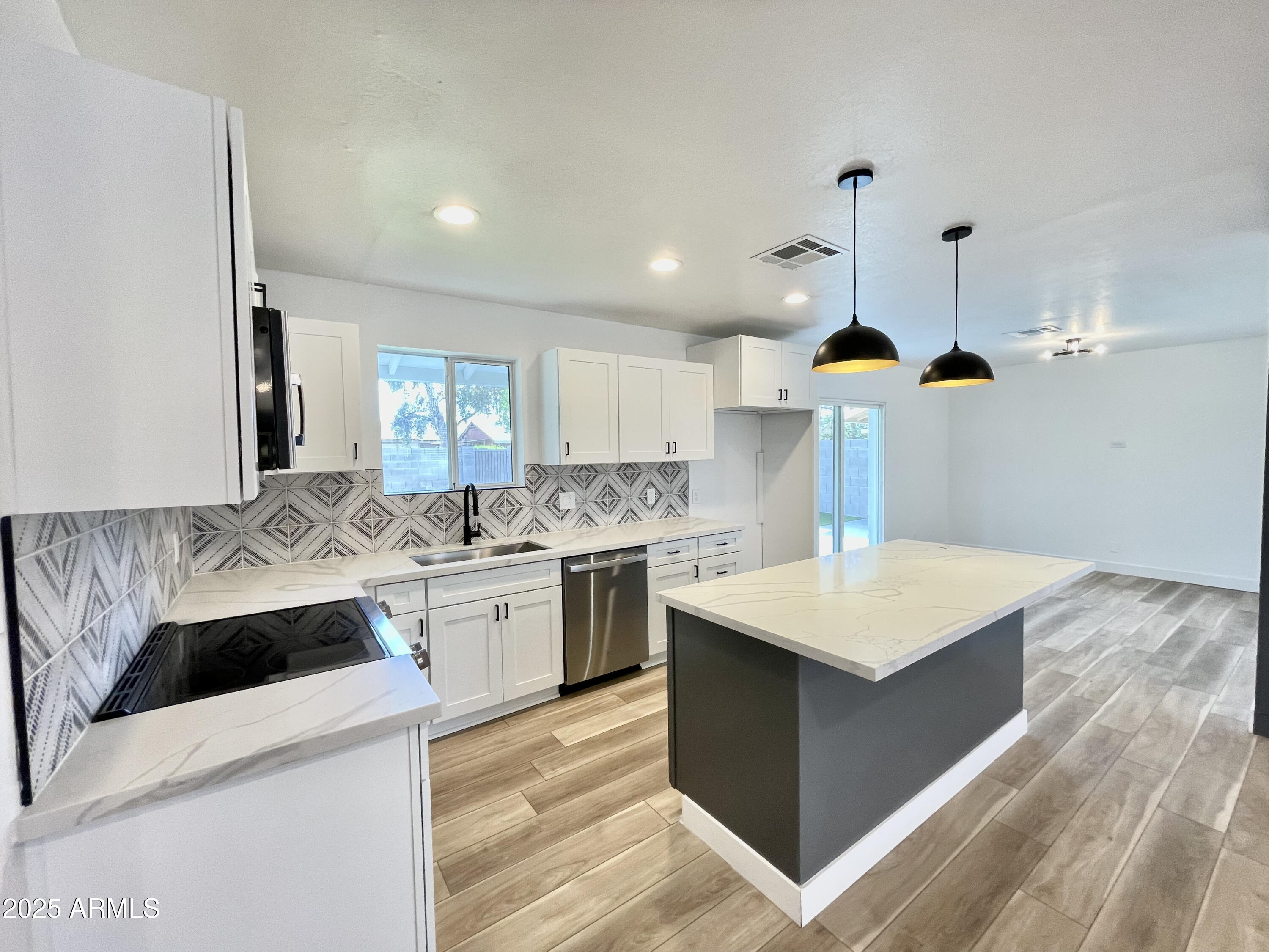 2213 East Janice Way Phoenix, AZ 85022 - Photo 9 of 29 IMG_1009