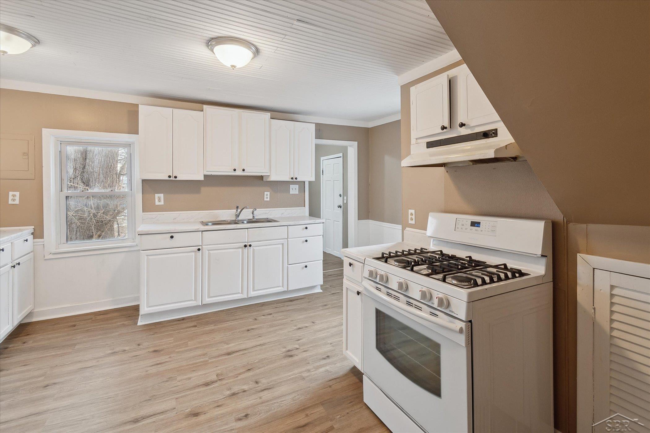 1017 Harrison Street Bay City, MI 48708 - Photo 8 of 25 50165960-33130c83-0a64-4880-b805-f4689e833fd7.JPG
