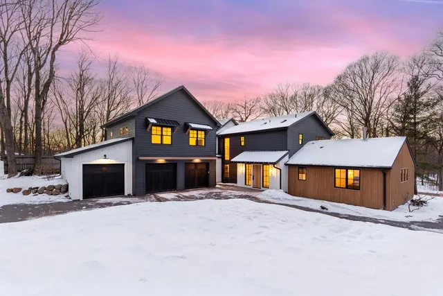 $2,495,000 | 3605 Parkway Street, Deephaven, MN 55391