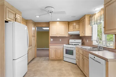 $465,000 | 91 Hilton Road, Warwick, RI 02889