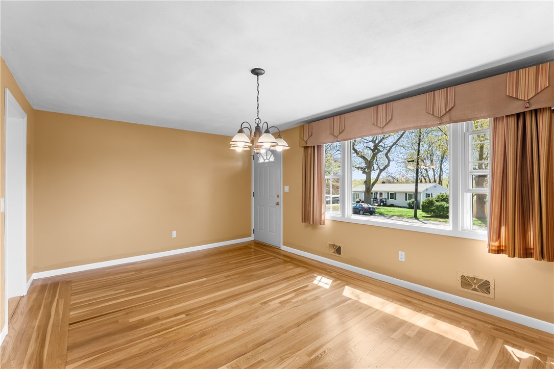 91 Hilton Road Warwick, RI 02889 - Photo 17 of 46