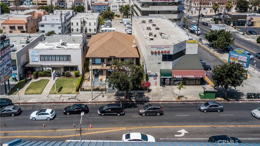 811 1/2 South Vermont Avenue Los Angeles, CA 90005 - Photo 3 of 5 an aerial view of a building with parked cars