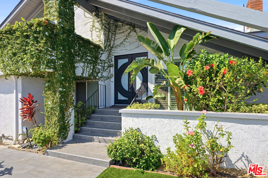 4355 Chaumont Road Los Angeles, CA 91364 - Photo 3 of 51 Gallery Image 3