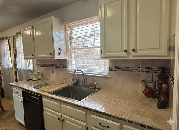 $260,000 | 6912 Harlow Drive, Archdale, NC 27263