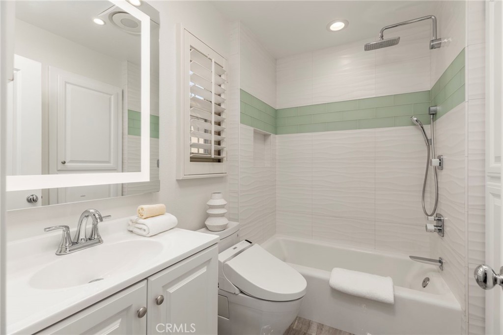 52 Scarlet Bloom Irvine, CA 92618 - Photo 18 of 43 Primary Bathroom