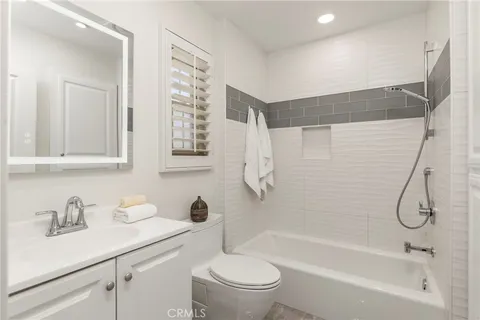 $1,238,000 | 52 Scarlet Bloom, Irvine, CA 92618