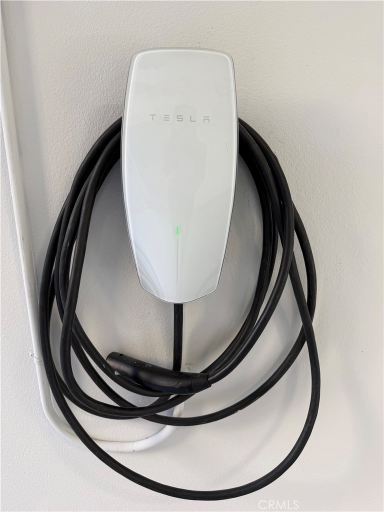 52 Scarlet Bloom Irvine, CA 92618 - Photo 41 of 43 Tesla Charger