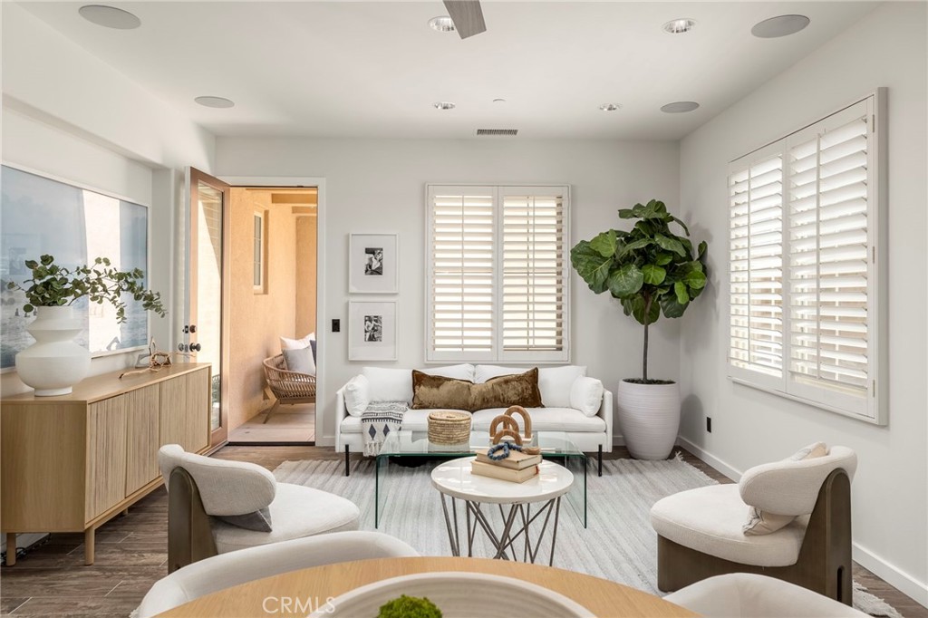 52 Scarlet Bloom Irvine, CA 92618 - Photo 6 of 43 Family Room
Recessed Lighting
