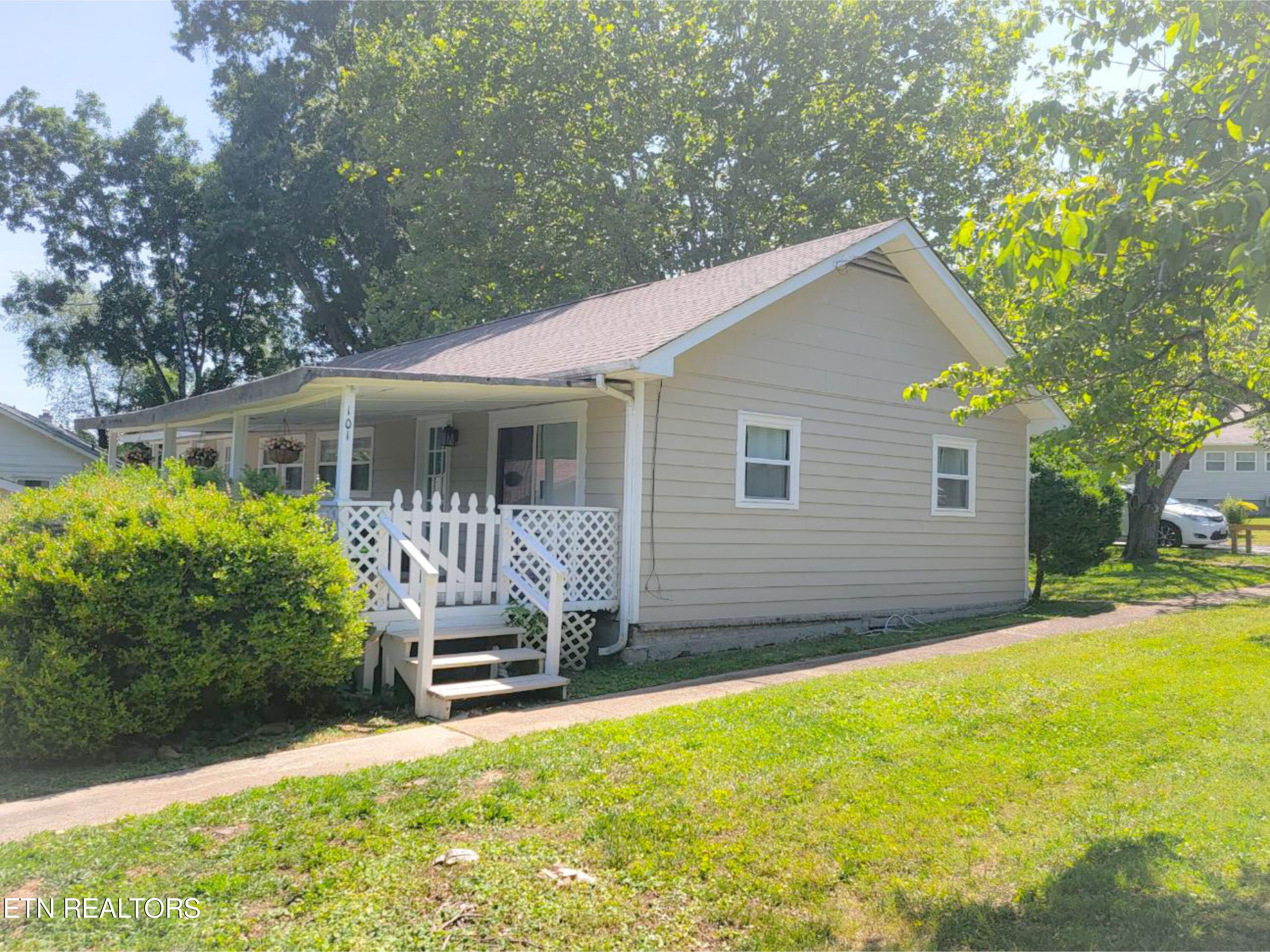 101 Hamilton Circle Oak Ridge, TN 37830 - Photo 1 of 26 Exterior Side