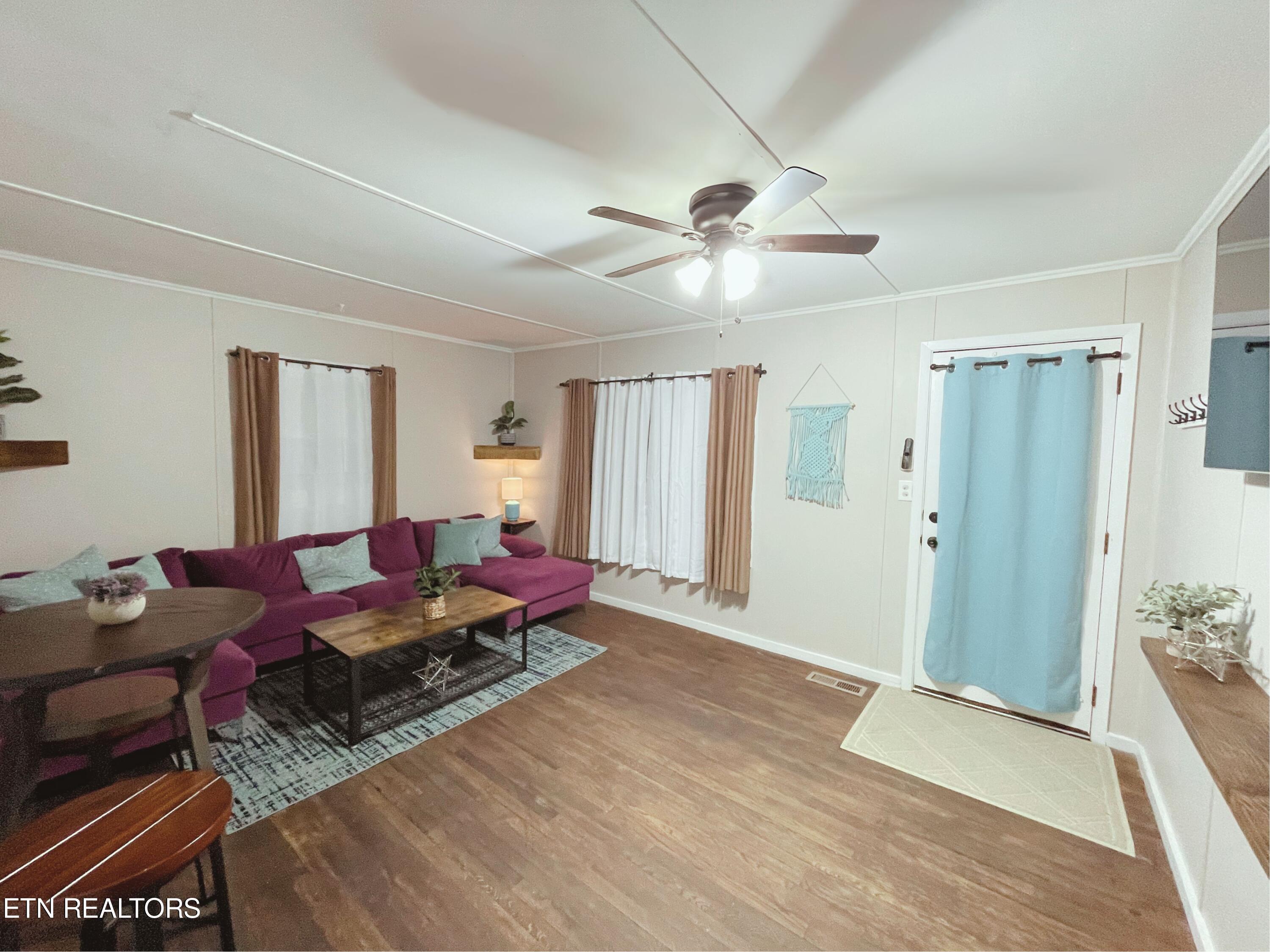 101 Hamilton Circle Oak Ridge, TN 37830 - Photo 19 of 26 Living Room Side View 101