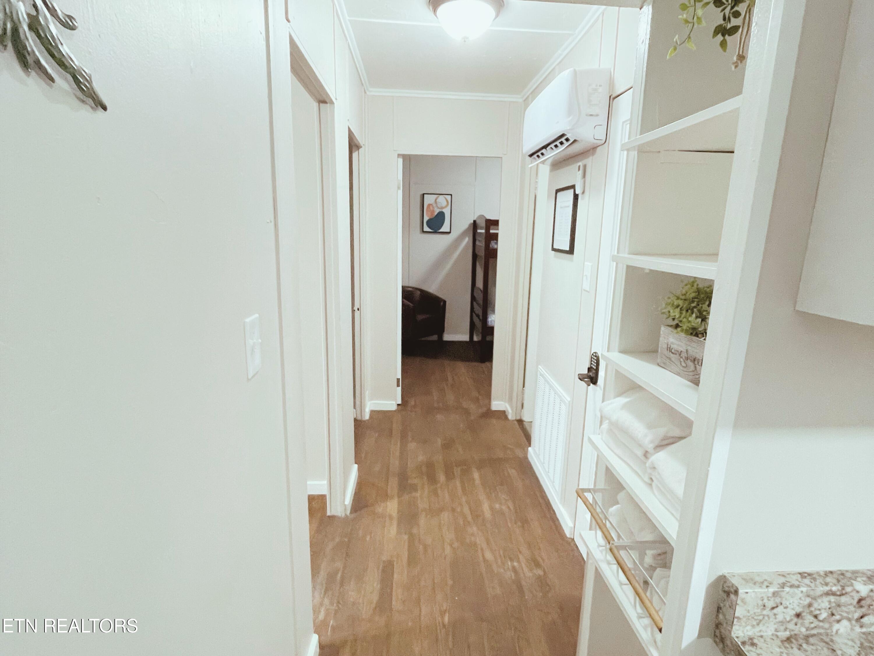 101 Hamilton Circle Oak Ridge, TN 37830 - Photo 20 of 26 Hallway 101