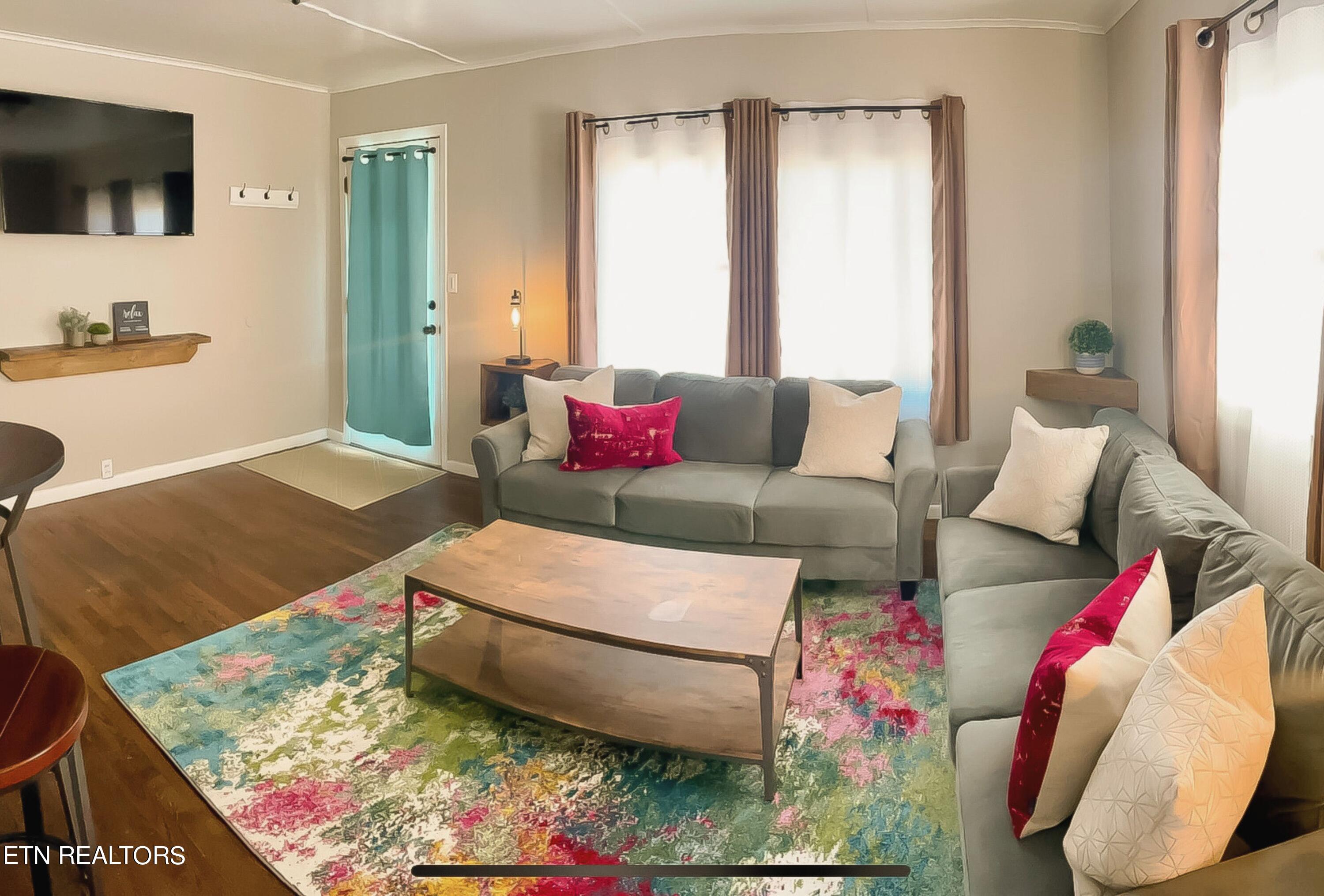 101 Hamilton Circle Oak Ridge, TN 37830 - Photo 2 of 26 Living Room 103