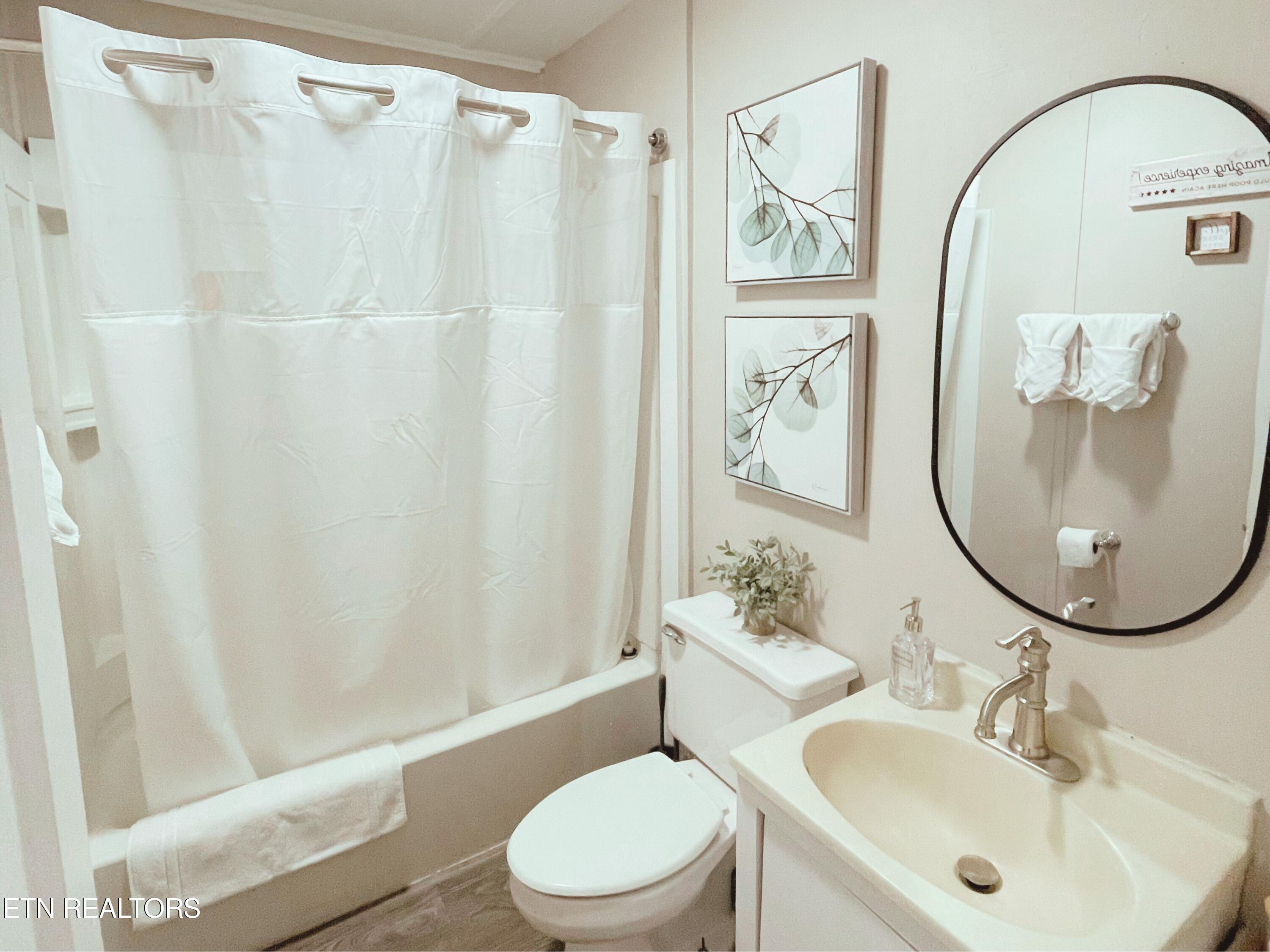 101 Hamilton Circle Oak Ridge, TN 37830 - Photo 23 of 26 Bathroom 101