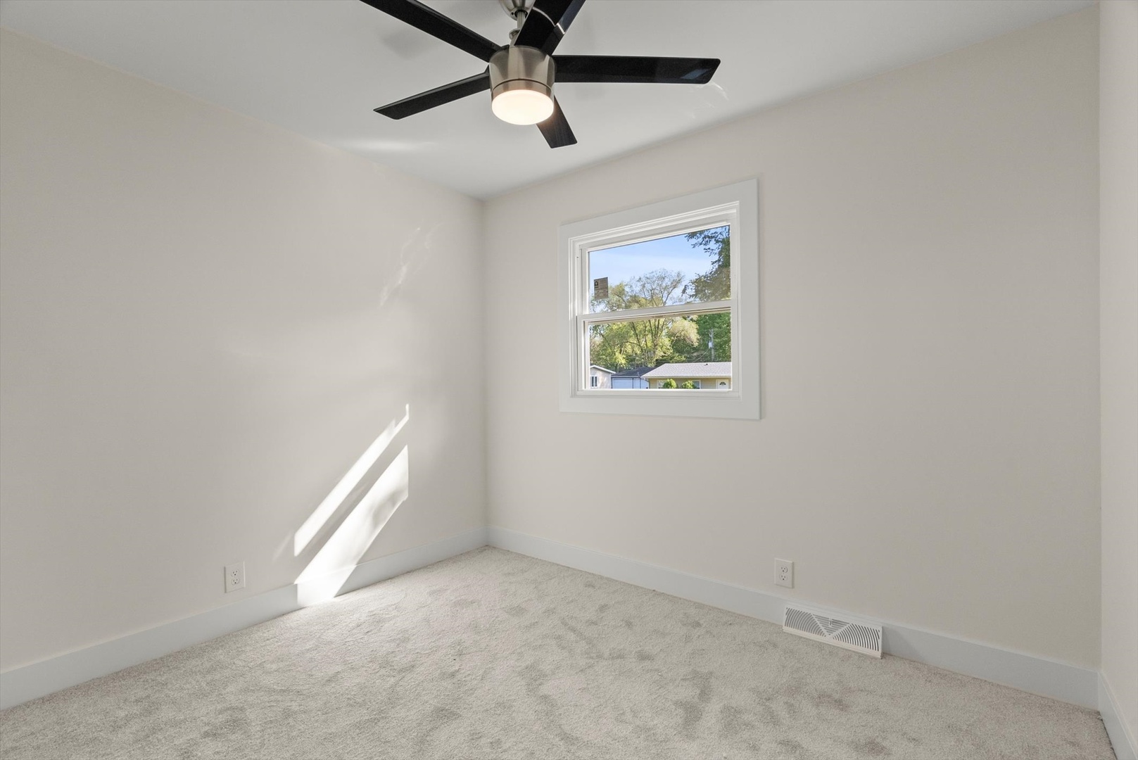 39 Hampton Road Montgomery, IL 60538 - Photo 7 of 16