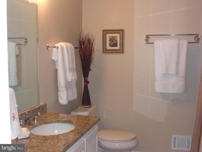 6200 Chesterbrook Road McLean, VA 22101 - Photo 15 of 15 Bath #2