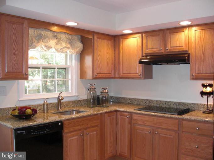 6200 Chesterbrook Road McLean, VA 22101 - Photo 5 of 15 Kitchen