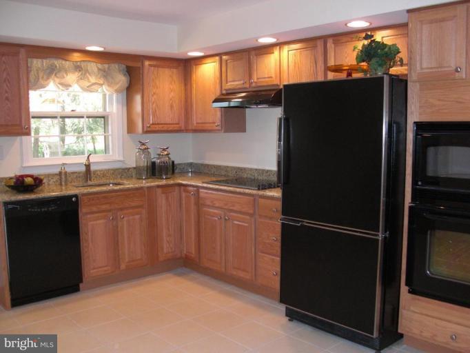 6200 Chesterbrook Road McLean, VA 22101 - Photo 6 of 15 Kitchen #2