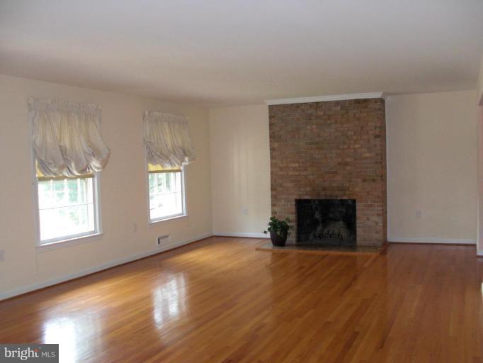 6200 Chesterbrook Road McLean, VA 22101 - Photo 7 of 15 Living Room