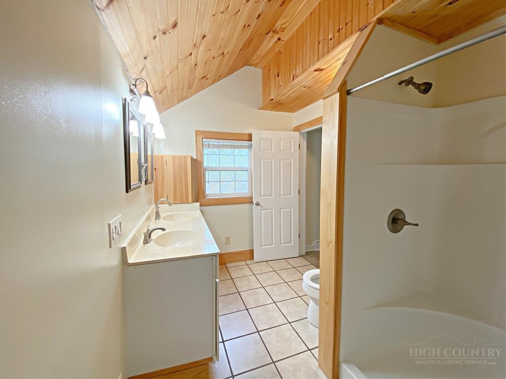 807 Mt Jefferson Road West Jefferson, NC 28694 - Photo 11 of 16