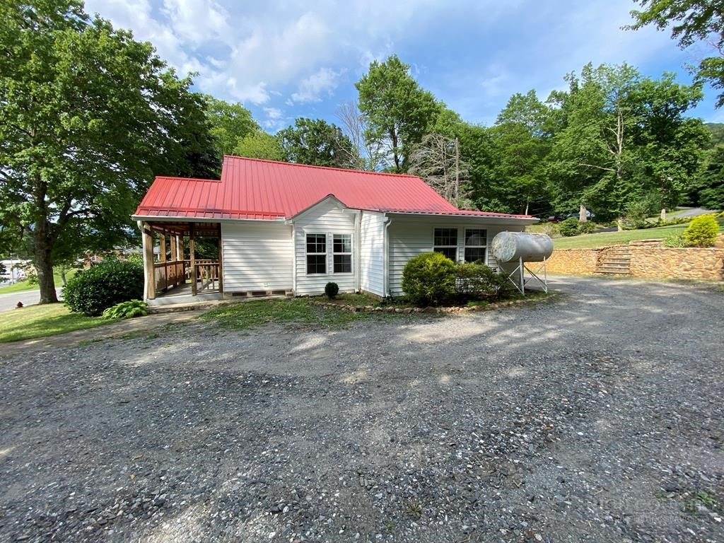 807 Mt Jefferson Road West Jefferson, NC 28694 - Photo 15 of 16