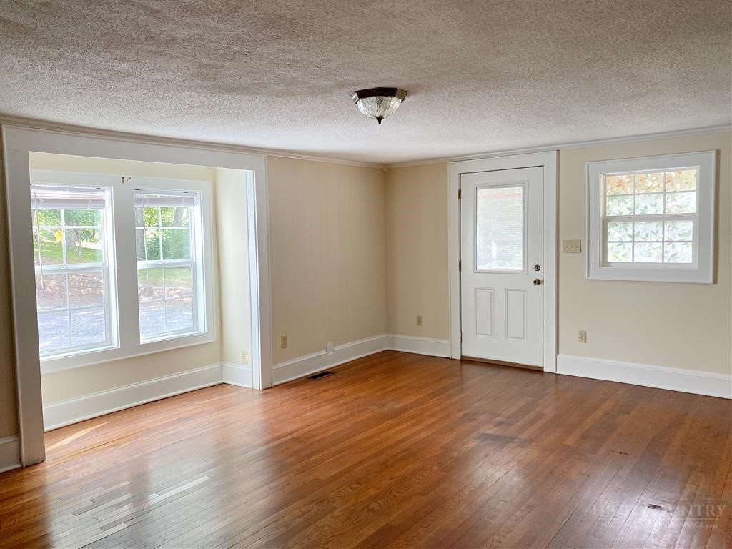 807 Mt Jefferson Road West Jefferson, NC 28694 - Photo 2 of 16