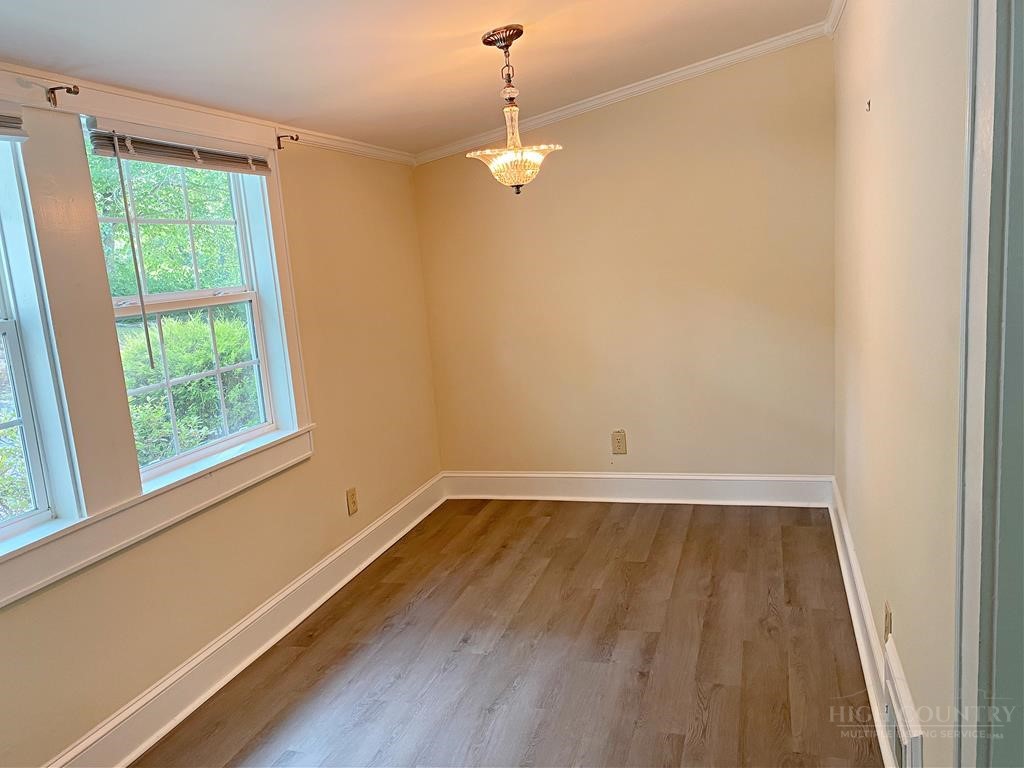807 Mt Jefferson Road West Jefferson, NC 28694 - Photo 6 of 16