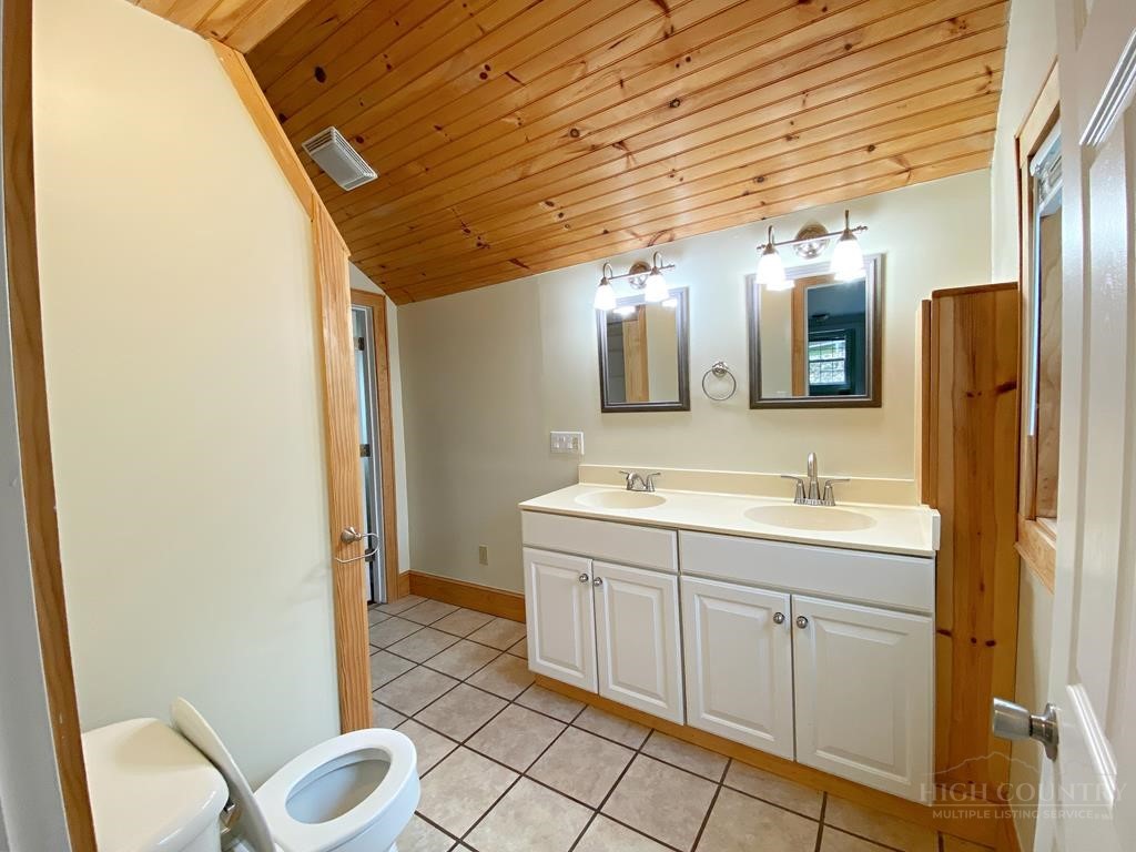 807 Mt Jefferson Road West Jefferson, NC 28694 - Photo 10 of 16