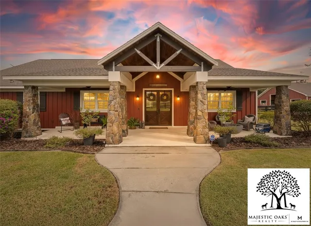 a view of a house with entertaining space