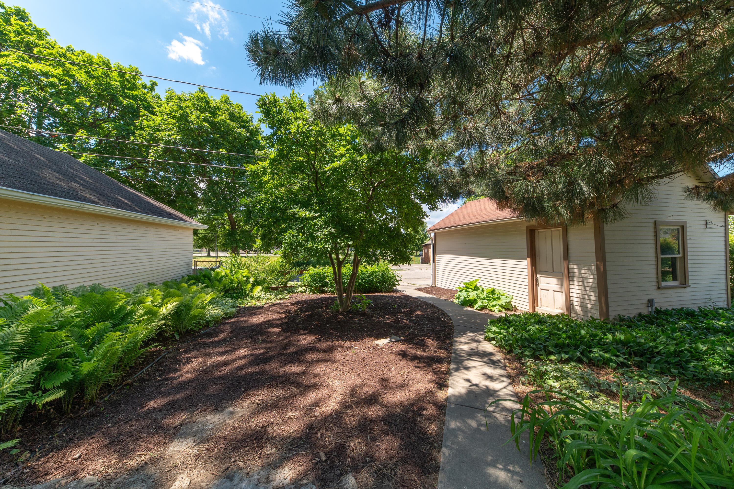 2963 North 70th Street Milwaukee, WI 53210 - Photo 35 of 43 32