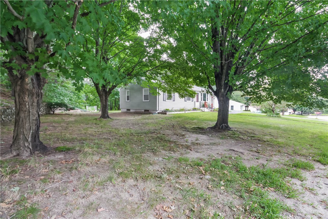 43 Abbotts Crossing Road Coventry, RI 02816 - Photo 3 of 22 Gallery Image 3