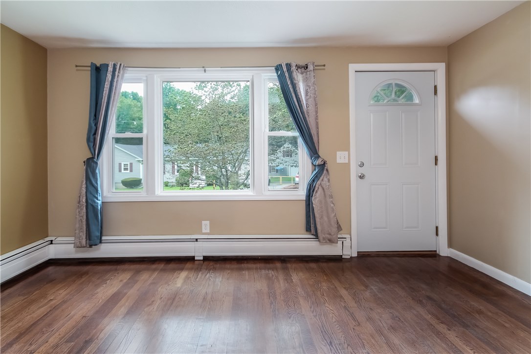 43 Abbotts Crossing Road Coventry, RI 02816 - Photo 4 of 22 Gallery Image 4