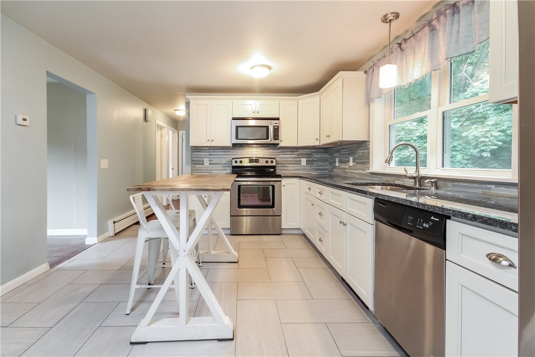 43 Abbotts Crossing Road Coventry, RI 02816 - Photo 8 of 22 Gallery Image 8