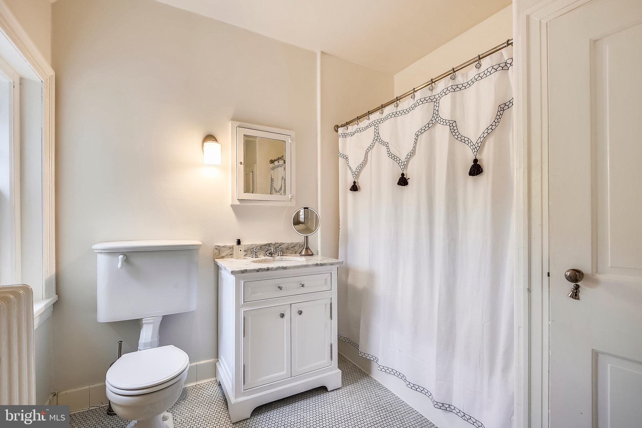 104 Tunbridge Road Baltimore, MD 21212 - Photo 39 of 62 Master bath, newly re-porcelited