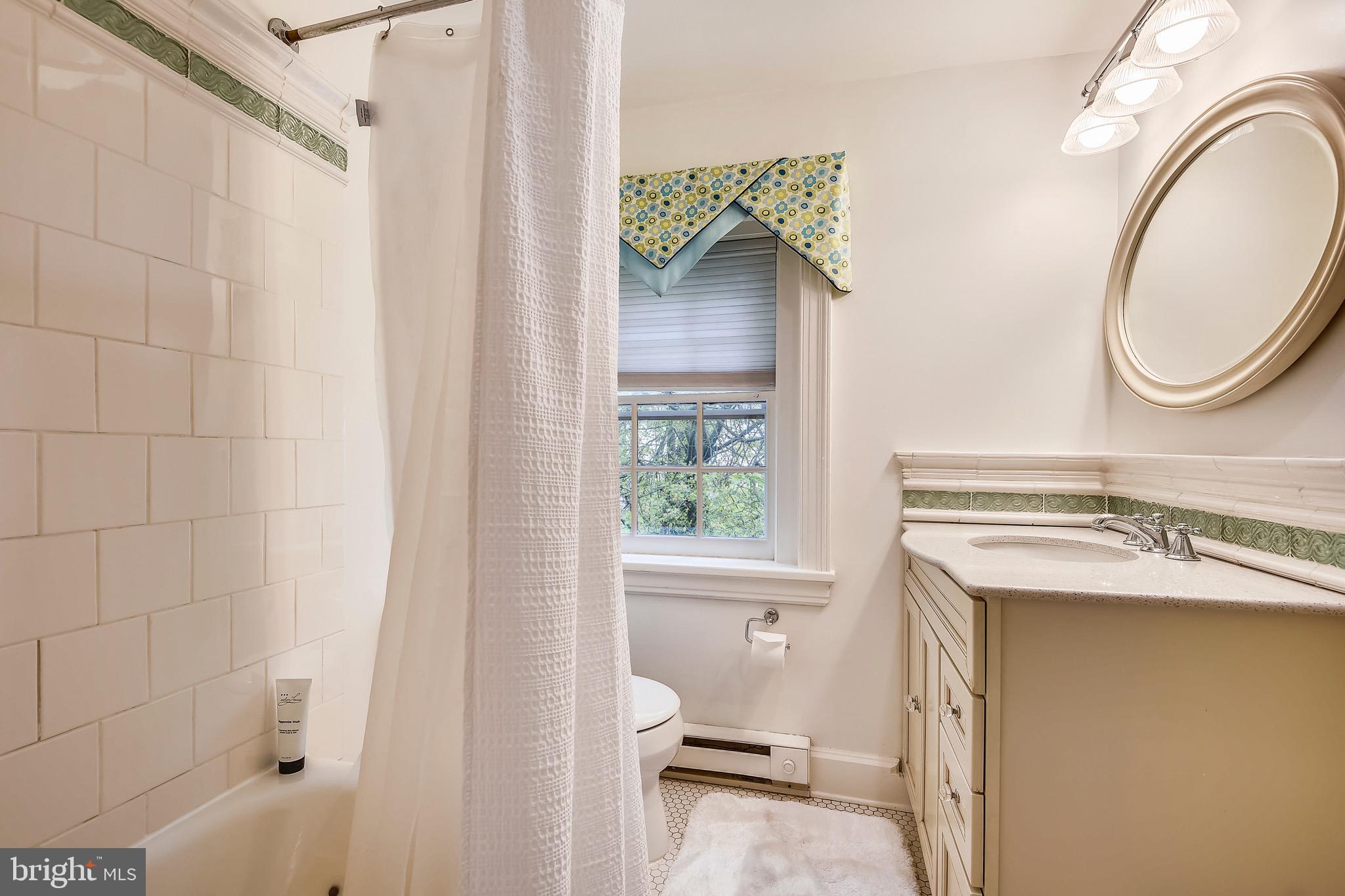 104 Tunbridge Road Baltimore, MD 21212 - Photo 41 of 62 Upper level full bath with porcelain tile