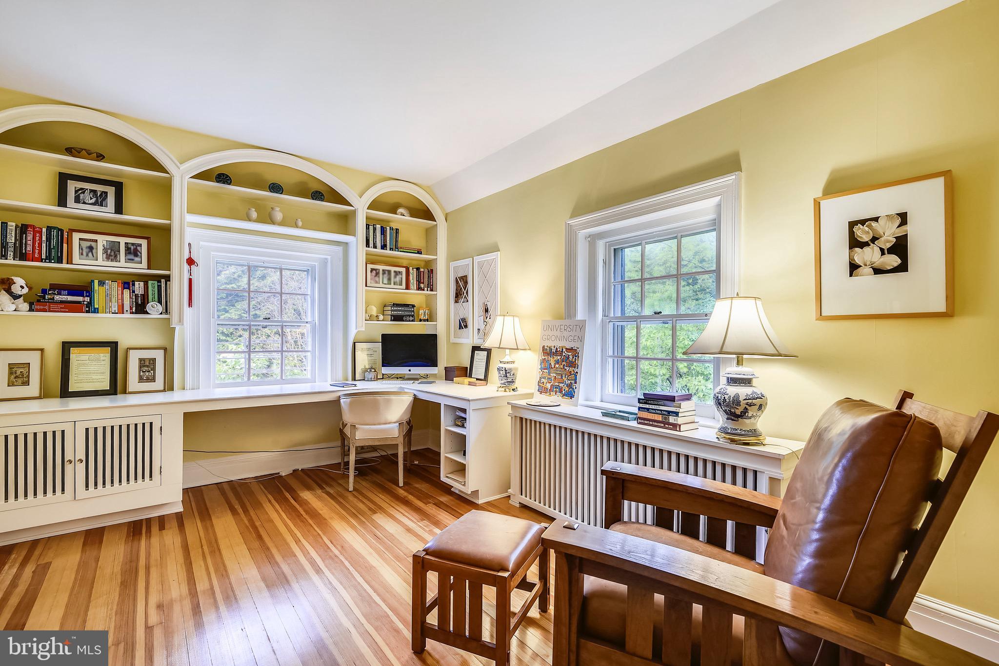 104 Tunbridge Road Baltimore, MD 21212 - Photo 46 of 62 Arched built-in bookshelves mirror architecture