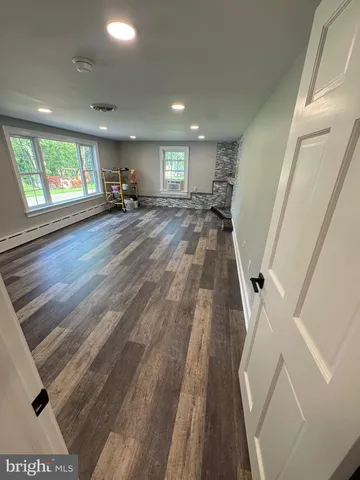 a view of entryway and kitchen